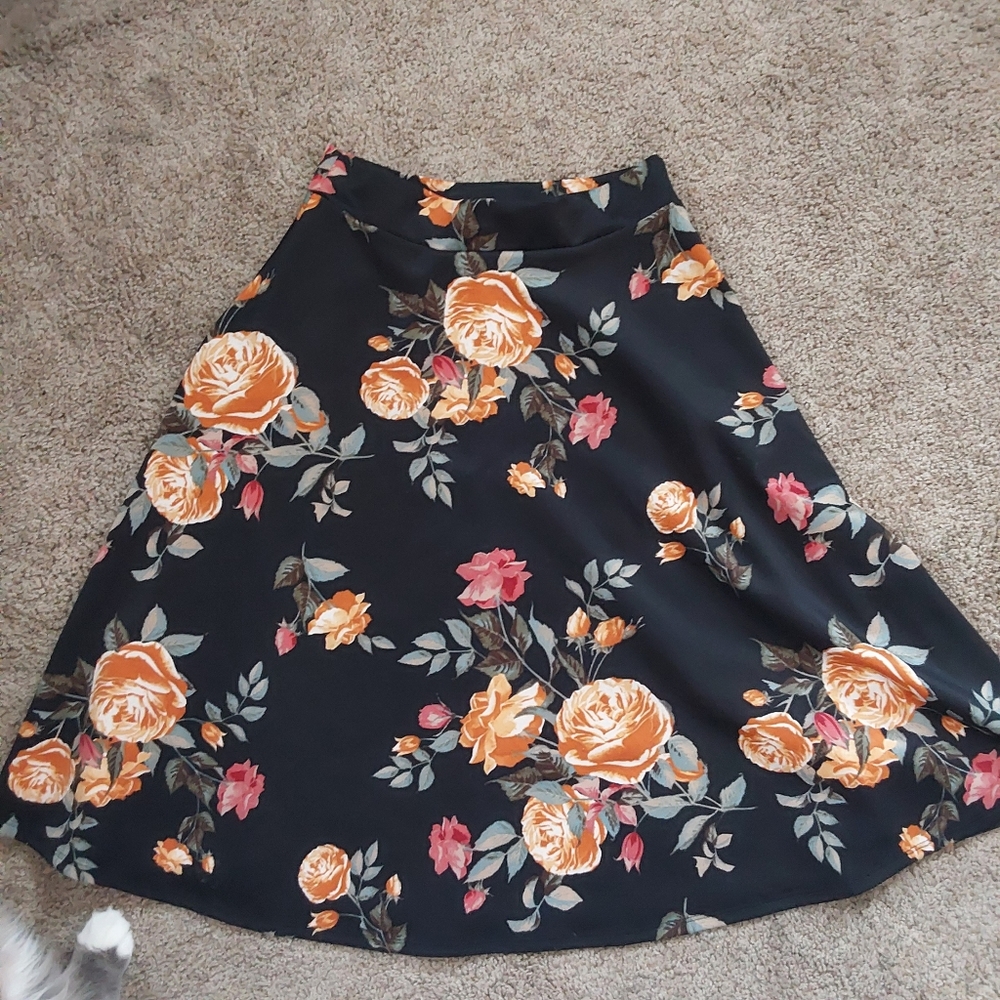 Silhouette NYC Women's Size Large Black Floral Print Skirt- Medium to Large